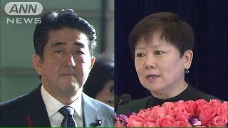 安倍総理　習主席の幼なじみ李小林氏と劇鑑賞(14/10/08)