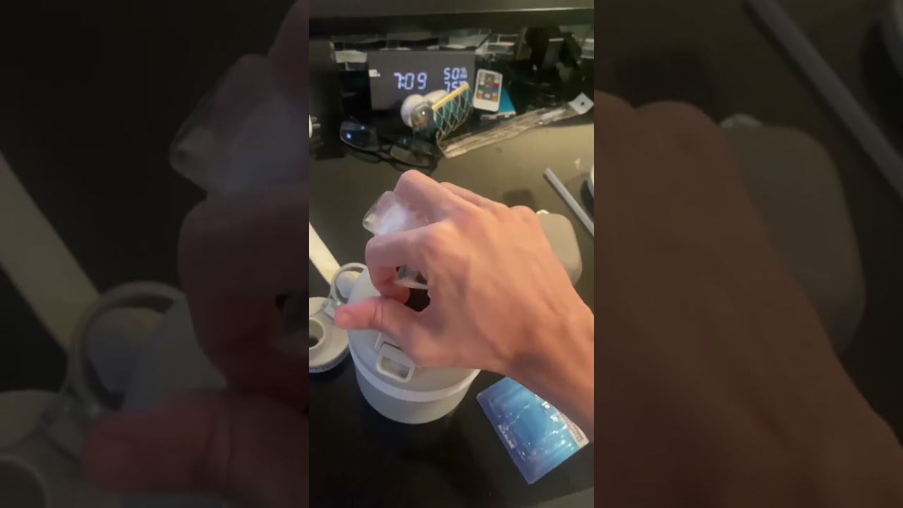 Glugglug water bottle! Stay hydrated and stylish on-the-go with Glugglug. 💦 