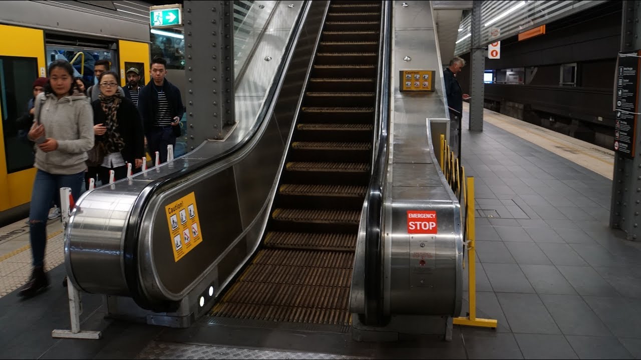シドニーのタウンホール駅に残る最後の木製エスカレーター