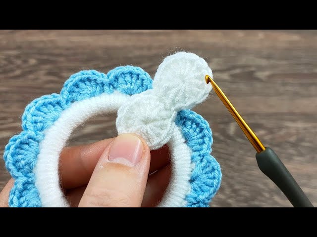 Easy Ways to Crochet Mini Christmas Bells 