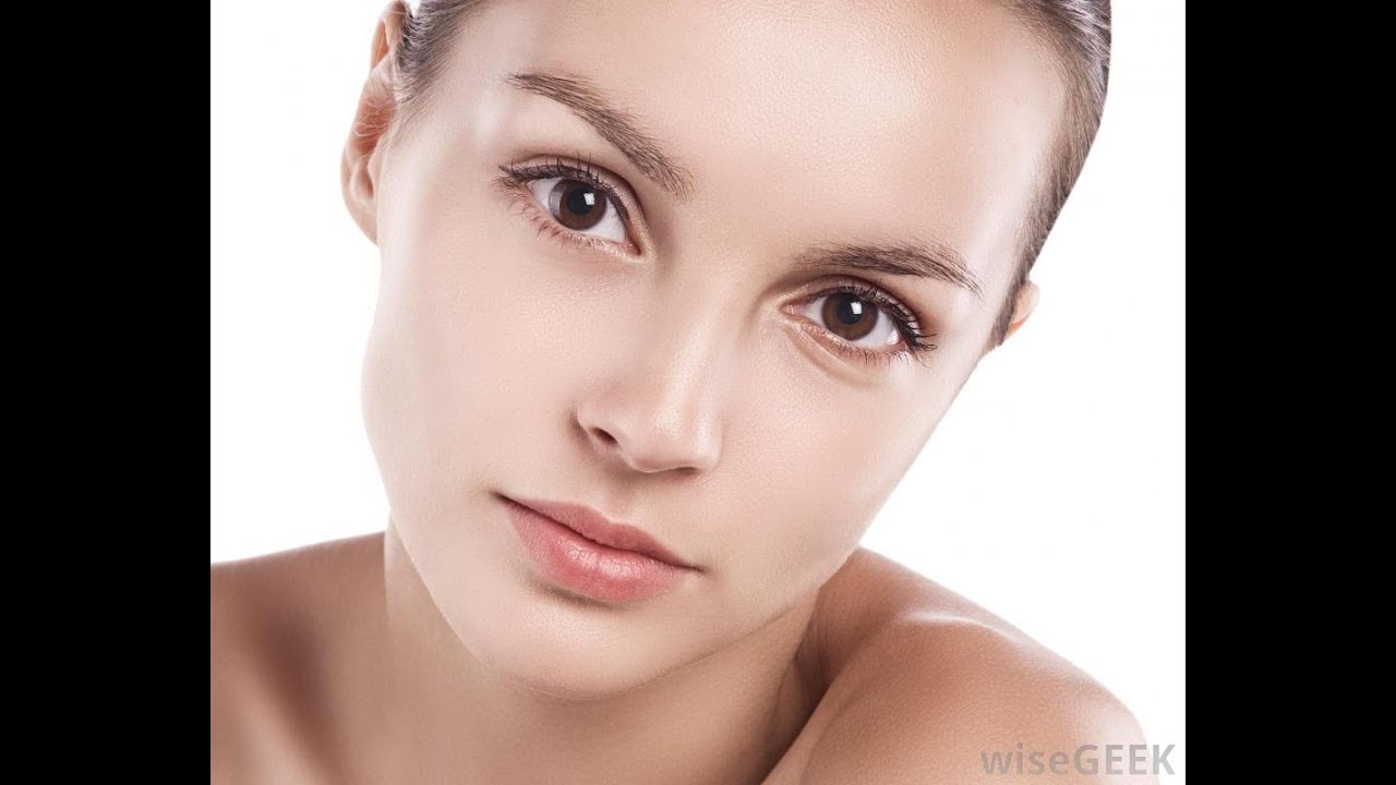 Лицо светлее тела. Девушка лицо косметолог. Девушка с идеальной кожей. Чистая кожа лица. Загар на лице.