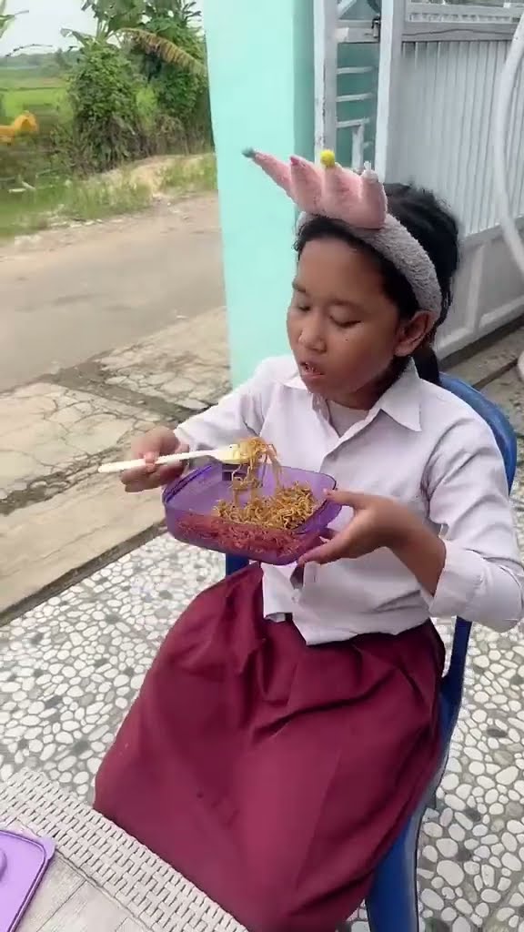 Vidio kocak dan gokil @nyaikembang1nyaikembang1 /pengorbanan nenek?