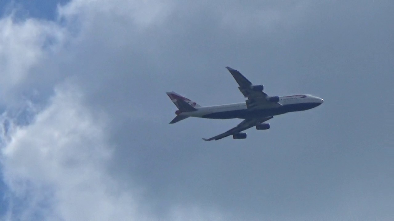 British Airways Boeing 747-436 G-BYGD BA243 over Clewer in Windsor