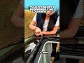 limpia estos orificios de desagüe de tu auto