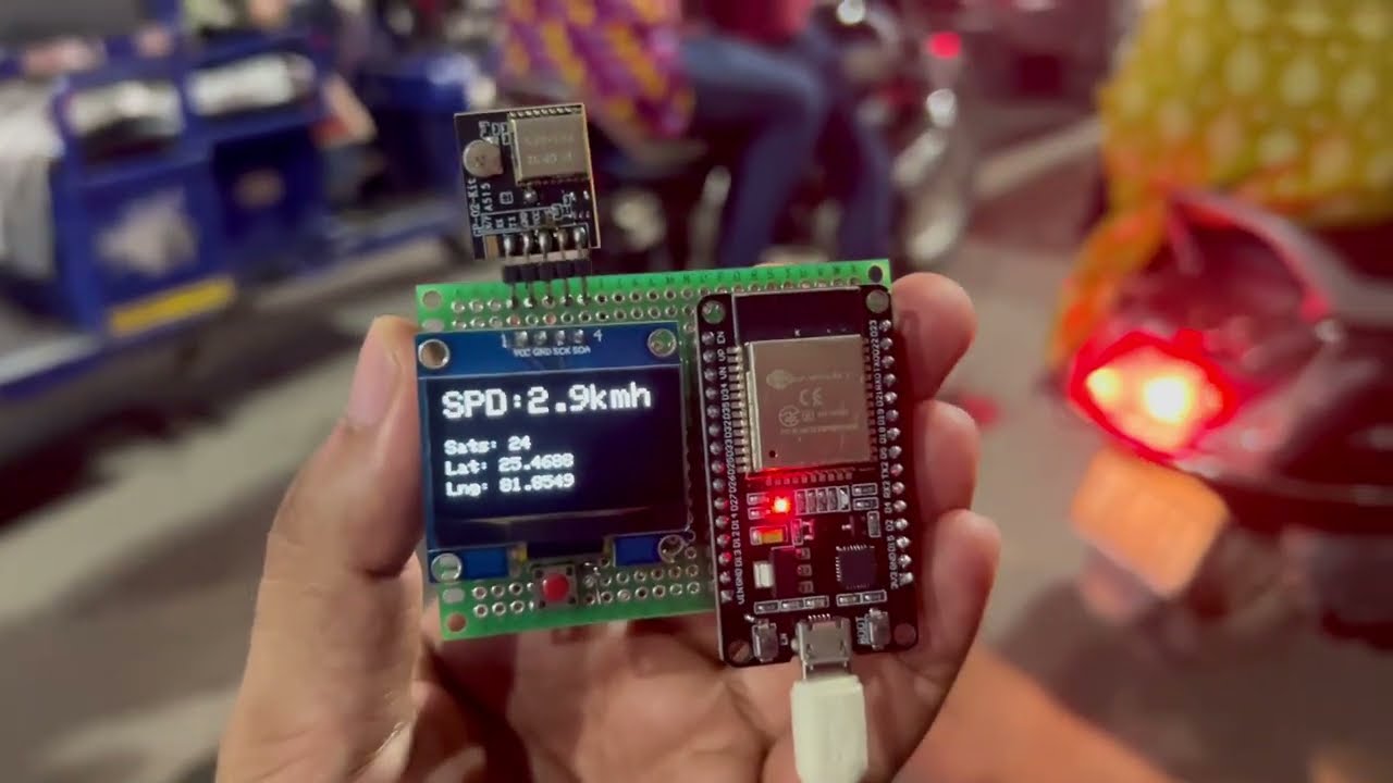🚀 DIY GPS Speedometer using ESP32 & GP-02 | OLED Display + KMH/MPH Toggle | RoboXpert