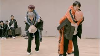 Download lagu Sunghoon and Taehyun,Heeseung and Yeonjun piggy back ride