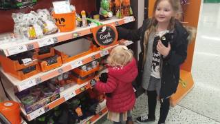 HALLOWEEN SHOPPING FUN