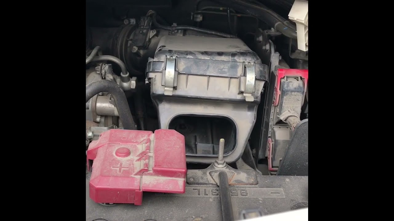 Замена топливного и воздушного фильтра на Митсубиси Делика Д5 - YouTube