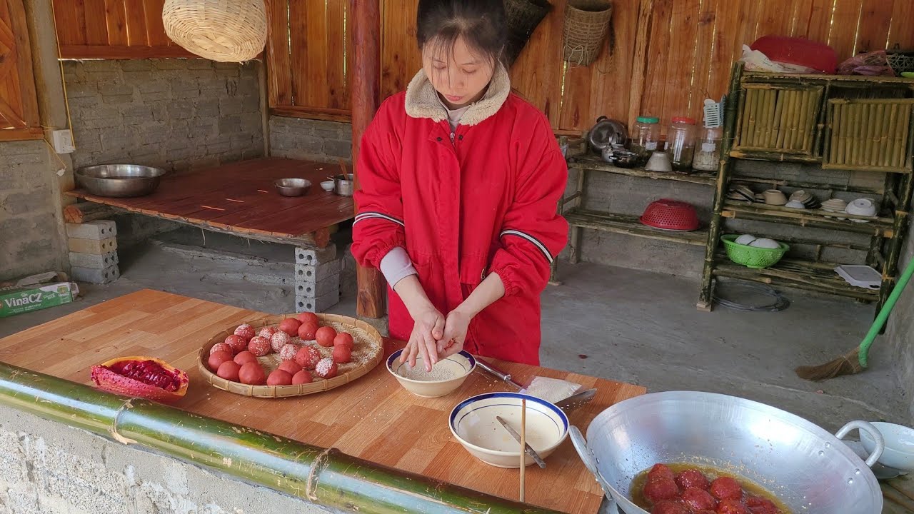 Bánh Rán Gấc – Món Ngon Đỏ May Mắn Cho Ngày Tết - YouTube