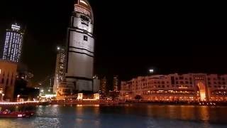 Dubai Mall nocturno Fuente y Burj Khalifa iluminado