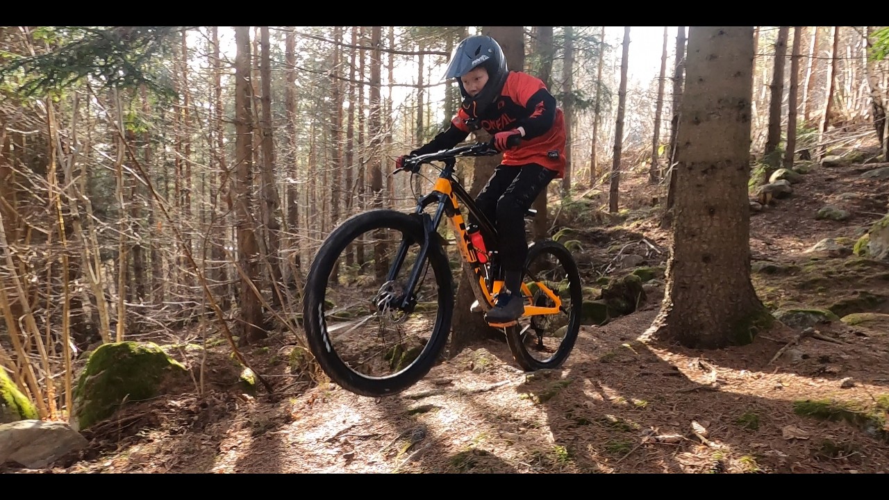 Säsongens Första MTB‑Flow – Drönare, POV & Grym Vibe