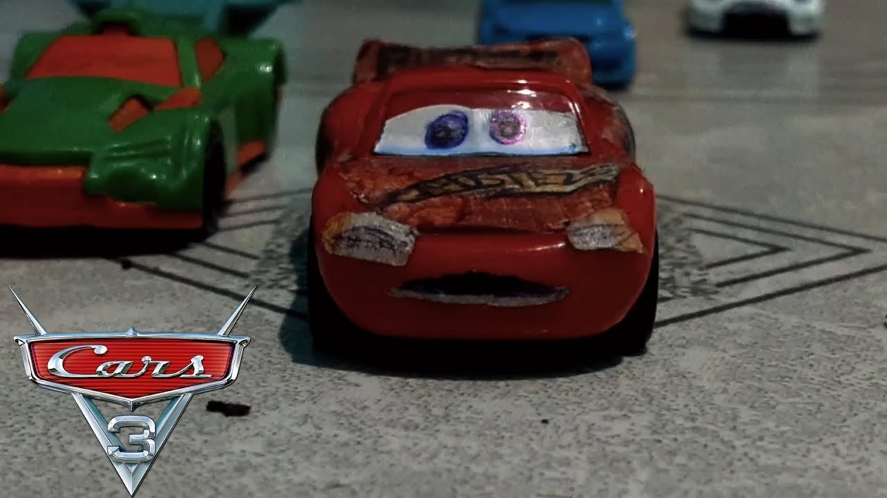 Cars 3 - Lightning McQueen's Crash Diecast Remake 