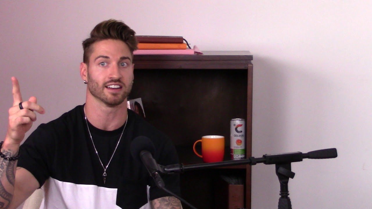 Episode 27: Travis Deslaurier - Social Media Strategic Growth, Finding Your Niche, and Branding