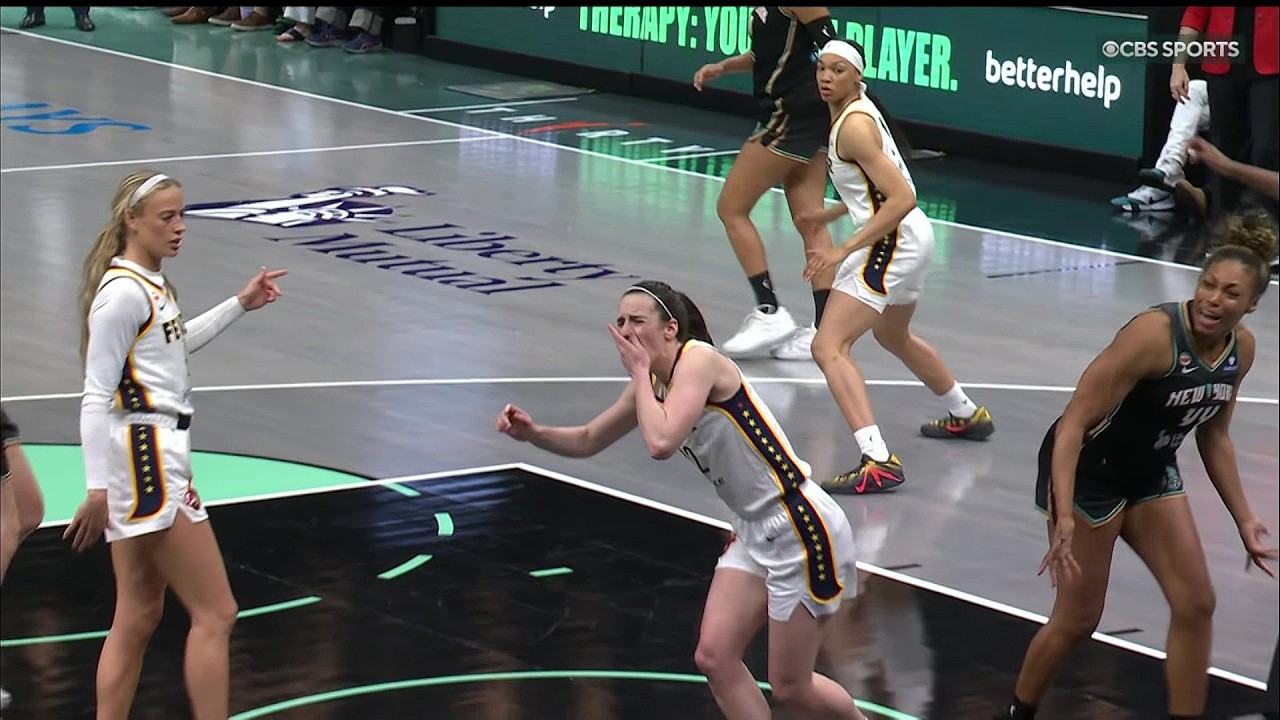 😱 Caitlin Clark ELBOWED IN FACE, reviewed | Indiana Fever vs New York  Liberty WNBA womens basketball