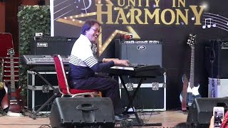 Cute expression of Kang Purwacaraka during Live Performance