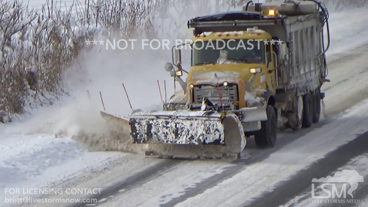 01062017 Erie County, PA Lake Effect Snow Heavy Snow, Semis in