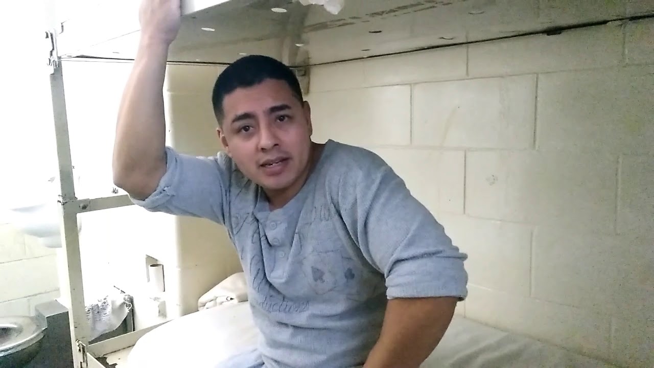 Mis primeras horas en la cárcel primera parte  /el plebe del sur