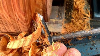 Richard Raffan on pull cuts for shaping bowl profiles.