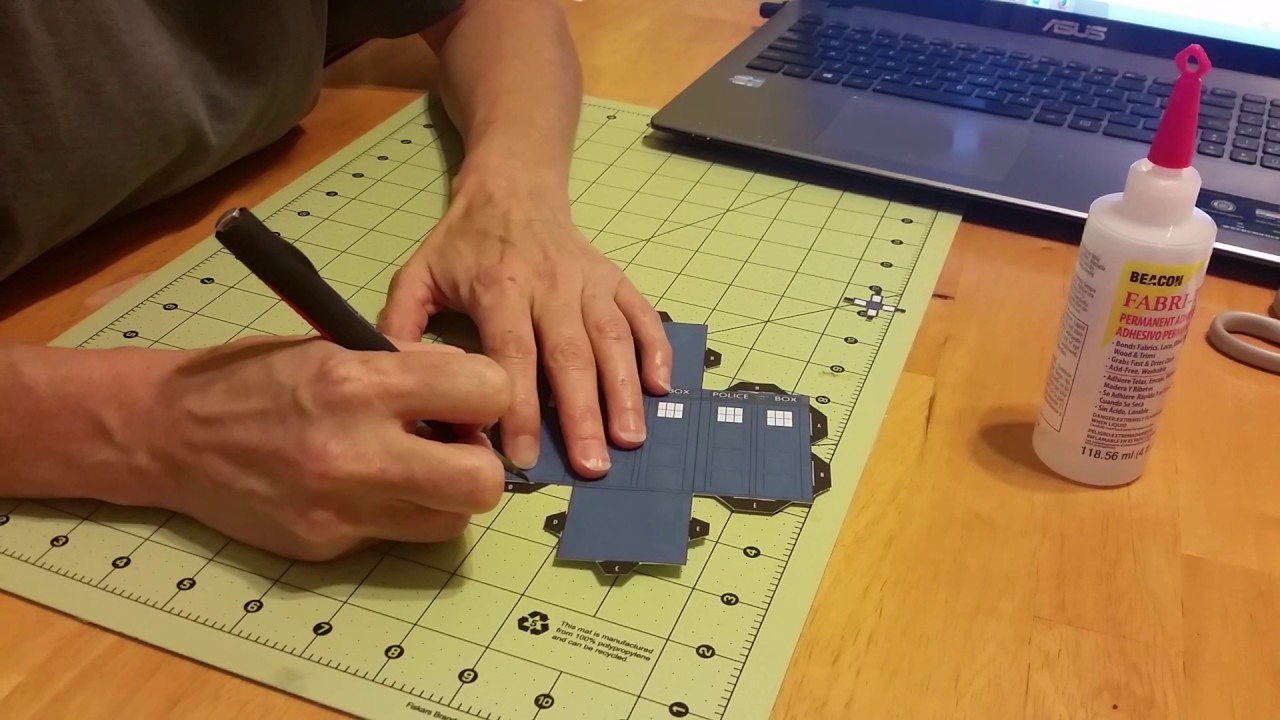 How To- Paper Craft: T.A.R.D.I.S.