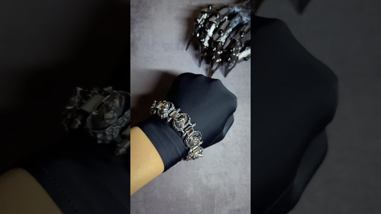 Vintage Hammered Wolf Head Stainless Steel Bracelet | VALRSOUL JEWELRY 