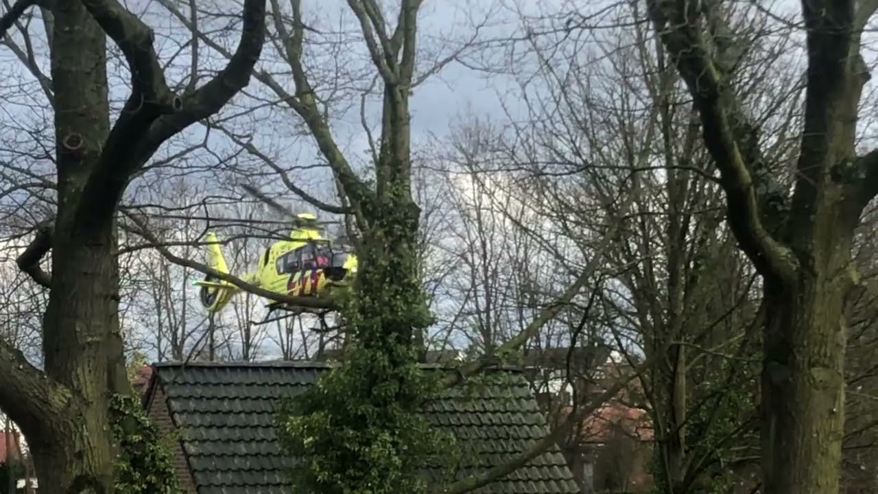 112 Nuenen Trauma helikopter vertrekt weer.