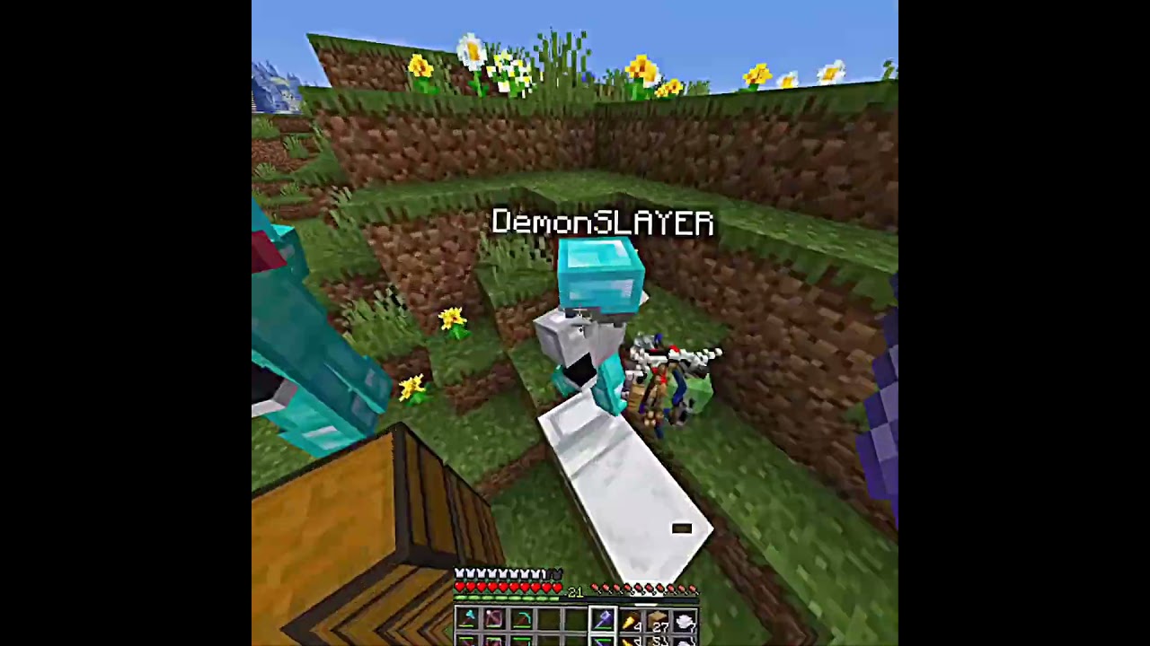 DaquavisMC kills a whole team with a mace.
