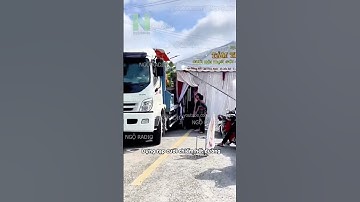 Dựng rạp cưới chiếm hết đường