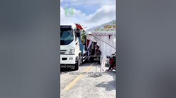 Dựng rạp cưới chiếm hết đường