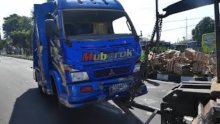 5 Ton Jeruk Berceceran, Akibat Truk Kecelakaan