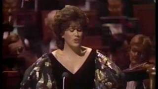 Dame Kiri Te Kanawa sings 'O, Holy Night'