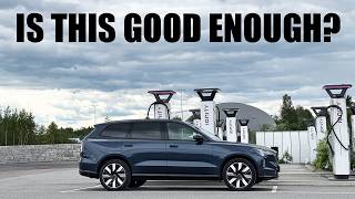 Volvo EX90 (non-Performance) | RANGE TEST @120KPH (75MPH)
Volvo EX90 REKKEVIDDETEST i 80KM/T & 100KM/T:
https://youtu.be/VMJygTwfusk?si=dXsRaZJkxe0q2CWq
Go and subscribe to my new Norwegian channel! Lets hit our goal of 10 000 subscribers before the en of the year!
https://www.youtube.com/@Elbilkris
Skoda Elroq RS review:
https://www.youtube.com/watch?v=ALgBa9ZqU3U
Get the official 0% SOC merch!
https://shop.spreadshirt.net/krisrifa
Do you want to support the channel? Please check out my Patreon:
https://www.patreon.com/krisrifa?fan
Social media @ Krisrifa
Krisrifa @ Instagram
Riisfalch @ Snapchat
DISCLAIMER: Links above may be affiliate links. If you purchase a product or service with the links that I provide (not limited to the products in the links), I may receive a small commission. There is no additional charge for you, but you will however be supporting my channel. And that is much appreciated.
Commenting guidelines and rules:
Be civil and nice, do not be aggressive against other commenters. Constructive criticism and debate is encouraged, but attacks are not.
Spreading false information and personal attacks are not allowed and can get you banned without notice. Misrepresenting the content of the video falsely in the comments is not permitted and can get you banned.Accusing me or others of being willfully dishonest (or even lying), when the video shows the contrary will get you banned for life. Volvo EX90 (non-Performance) | RANGE TEST @120KPH (75MPH)