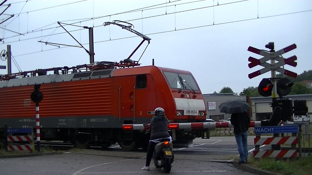 Spoorwegovergang Venlo // Dutch railroad crossing