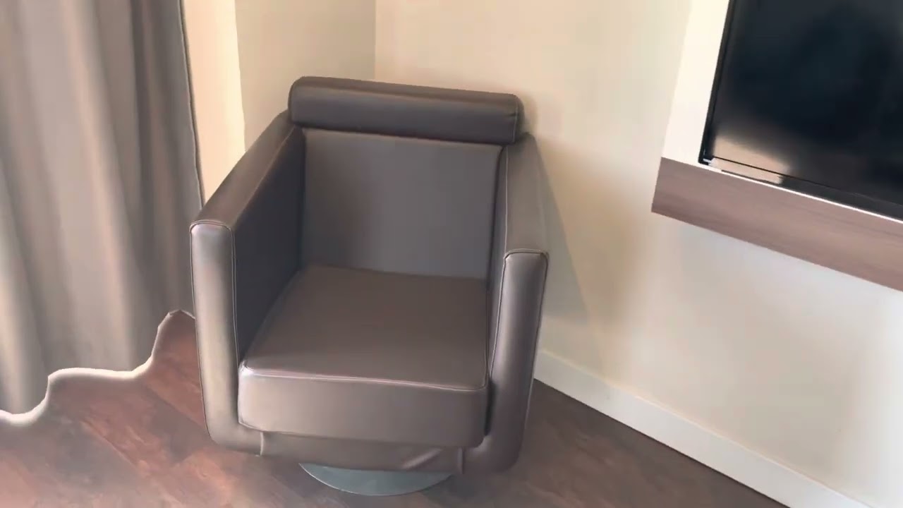 Leonardo City Tower suite tour