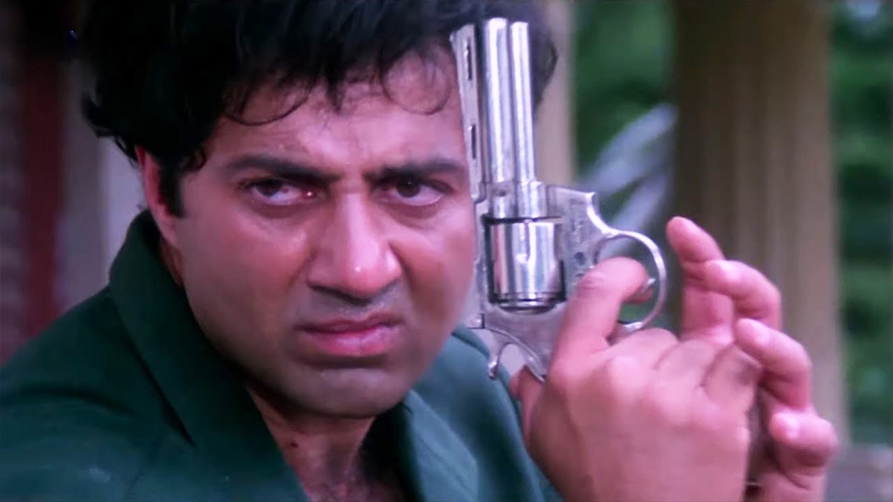 देश की सुरक्षा के लिए गुप्त मिशन पर तैनात, एक धुरंधर सिपाही - Sunny Deol - Himmat Movie Action Scene