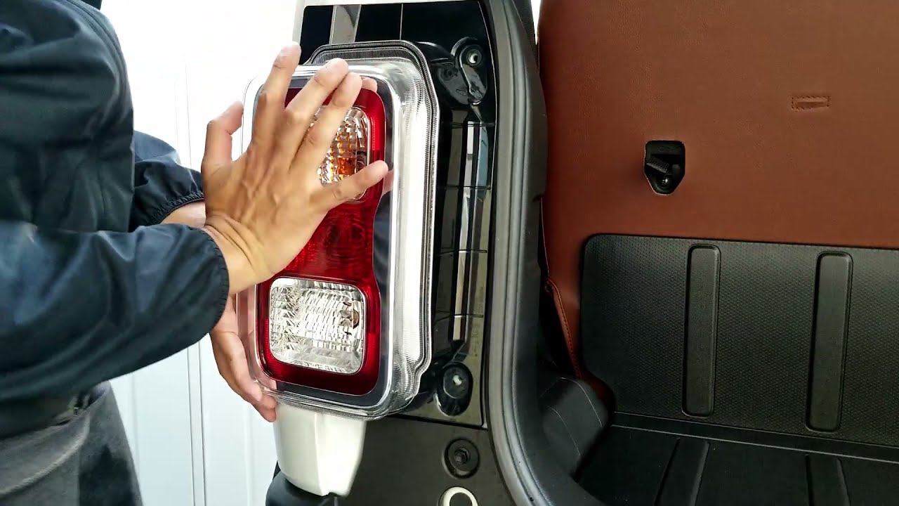 新型ハスラー 左テールランプ