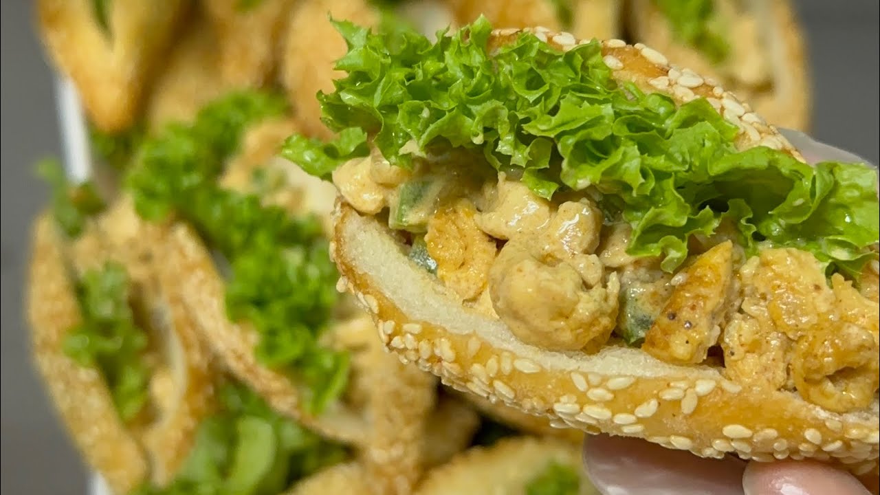 Chicken sandwich fatayer 