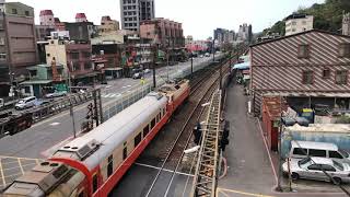 513次莒光號列車 南樹林-山佳間快速通過 尾端迴送3節Hellokitty彩繪車廂
