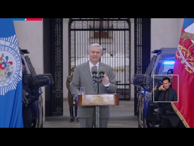 Presidente Kast lidera entrega 26 vehículos a la Policía de Investigaciones