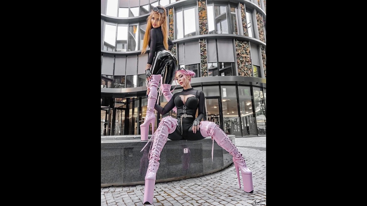 Бархатные ночные концертные наряды из блестящей кожи с черными высокими сапогами на шпильках для ...