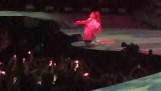 Ariana Grande - R.E.M. (Sweetener World Tour London, UK Night 1)