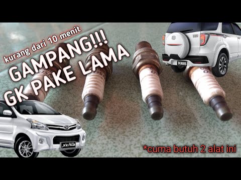 How to open and replace the spark plug car. 