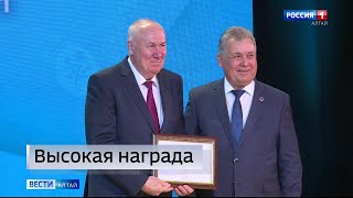 Известный алтайский медик Владимир Пелеганчук удостоен Ордена Пирогова