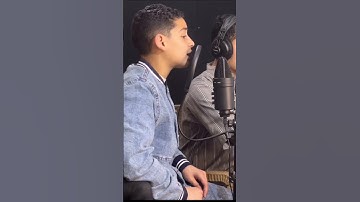 اهذا القارئ في سن صغير يرتل القرآن بقلب كبير 🥺💙!! رفقاً بقلوبنا يا ولدي 😭💔
