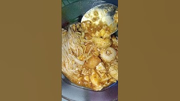 seblak khas Sunda yang dulu jarang ada ..skarang dimana mana ada.