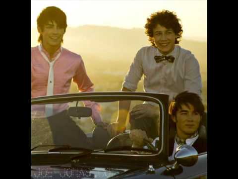 Jonas Brothers - Paranoid + Lyrics!