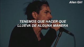 Red Hot Chili Peppers - The Adventures Of Rain Dance Maggie // Sub. Español (video oficial)