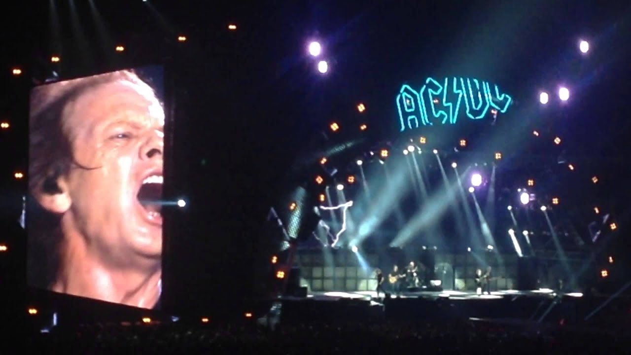 AC DC 7 Thunderstruck AC-DC Ford Field 9-8-15 - YouTube