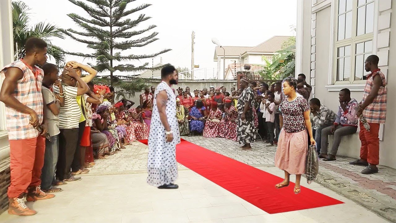 She Was Passing ThroughD Palace On D Bridal Selection Ceremony Day Whn D Prince Saw & Chose Her