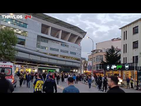 Φενέρμπαχτσε - Ολυμπιακός: Οι οπαδοί της Φενερ πριν τη σέντρα…. παίρνουν θέση!