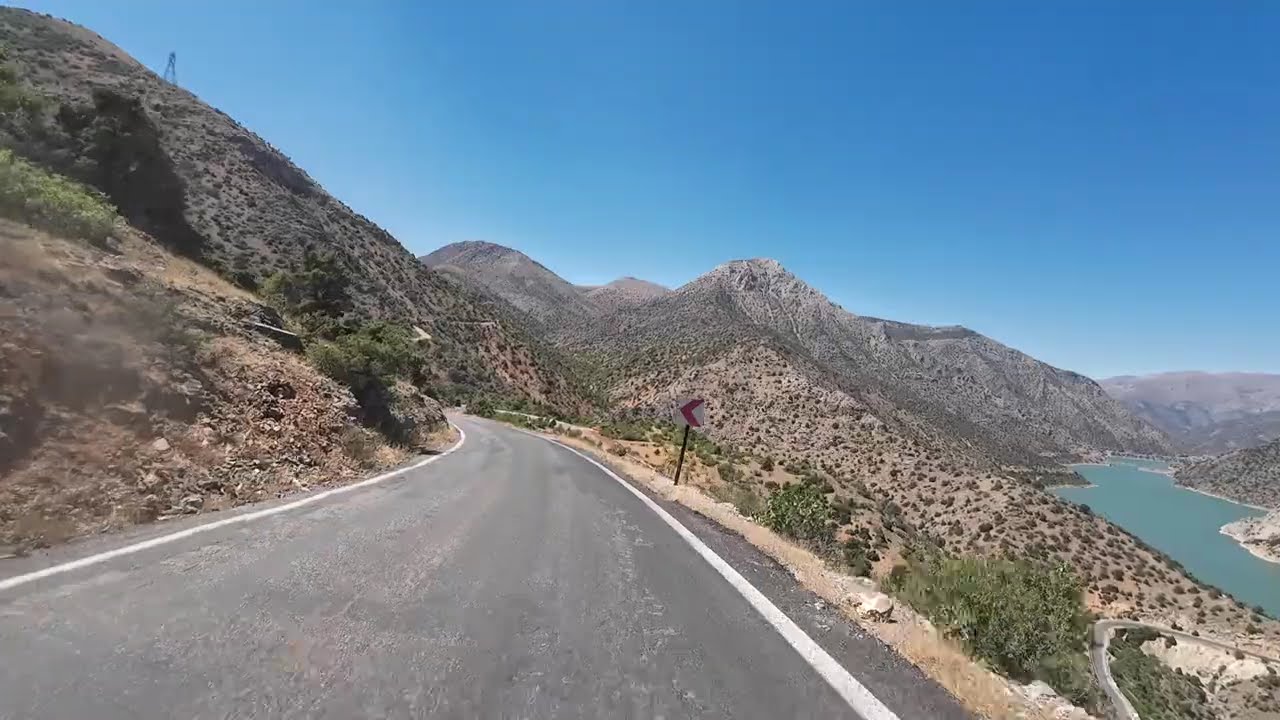 La stupenda strada che scende verso l'Eufrate e Kemaliye. 🇹🇷